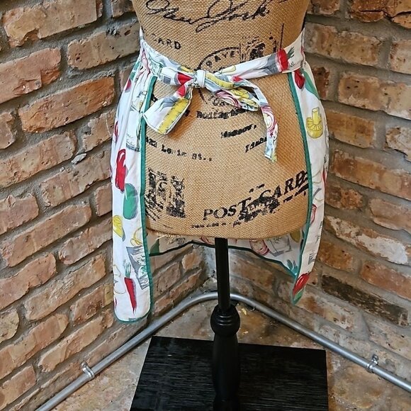 Vintage Vegetable themed apron - Picture 4 of 8